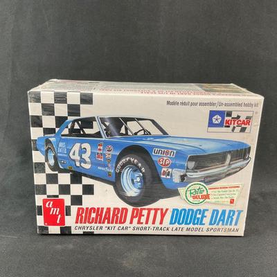 -166- 1:25 SCALE | Richard Petty Dodge Dart Chrysler “Kit Car” Short-Track Model Kit | Sealed