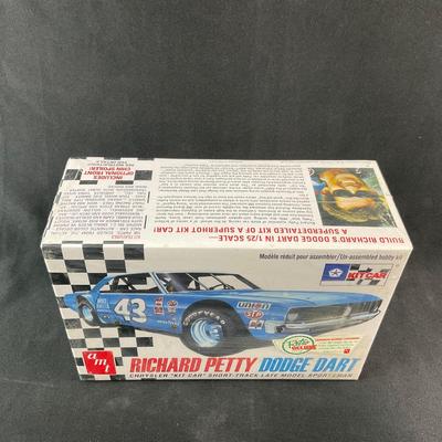 -166- 1:25 SCALE | Richard Petty Dodge Dart Chrysler “Kit Car” Short-Track Model Kit | Sealed
