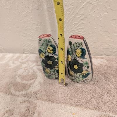 salt and pepper shaker with Mexican Tonala floral design