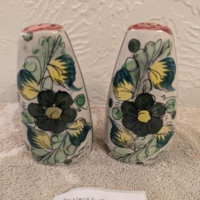 salt and pepper shaker with Mexican Tonala floral design