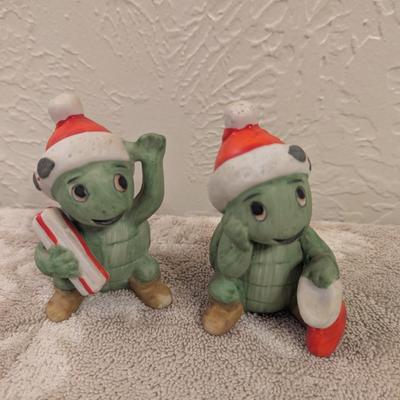 Christmas turtle salt and pepper shakers