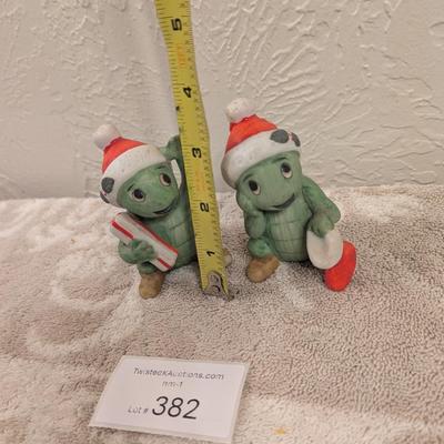 Christmas turtle salt and pepper shakers