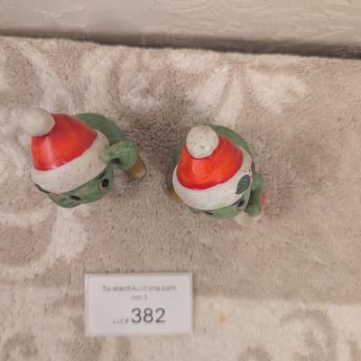 Christmas turtle salt and pepper shakers