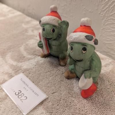 Christmas turtle salt and pepper shakers