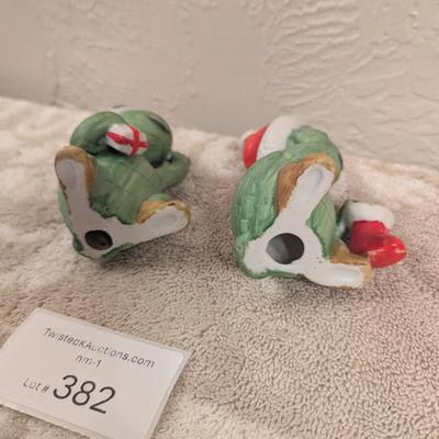 Christmas turtle salt and pepper shakers