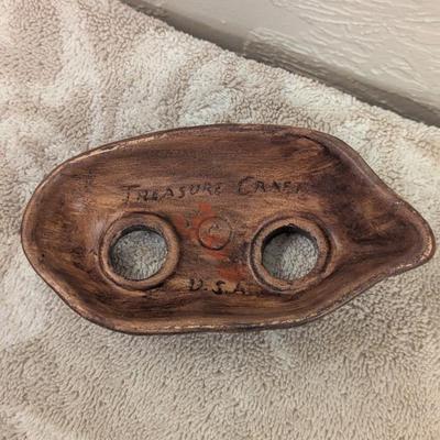 Treasure craft Hawaii ceramic pineapple salt and pepper shakers with base