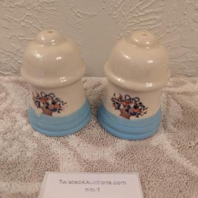 salt and pepper shaker 