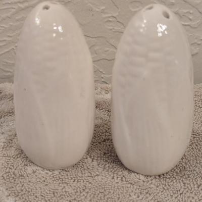 white ceramic corn cob salt and pepper shaker
