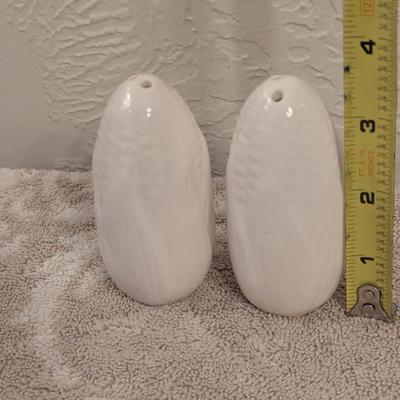 white ceramic corn cob salt and pepper shaker