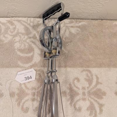 vintage Maynard hand crank egg beater