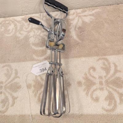 vintage Maynard hand crank egg beater