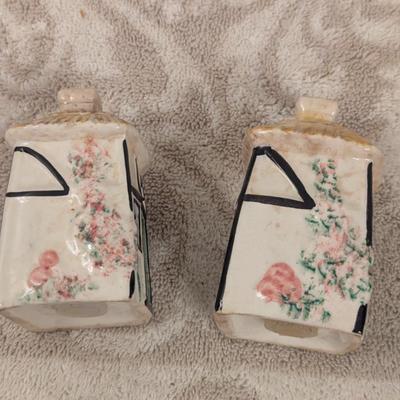 ceramic cottage salt and pepper shaker set