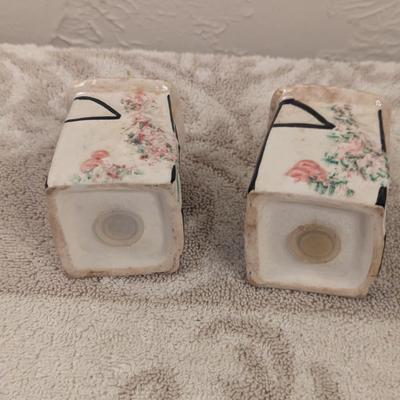 ceramic cottage salt and pepper shaker set