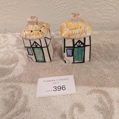 ceramic cottage salt and pepper shaker set
