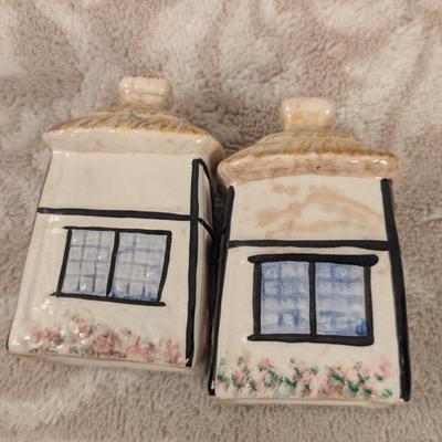 ceramic cottage salt and pepper shaker set