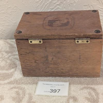 vintage Daisy wooden box for bb's