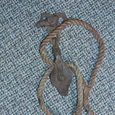 ANTIQUE DOUBLE METAL PULLEY AND A FENCE STRETCHER