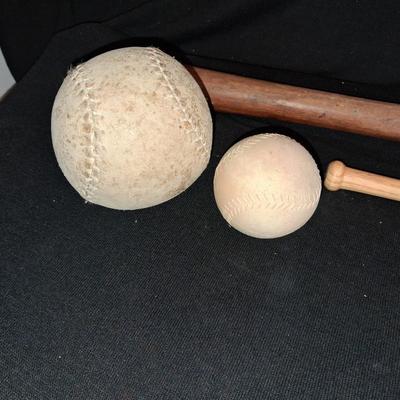 SMALL AND STANDARD SIZE LOUISVILLE SLUGGER BATS AND BALLS