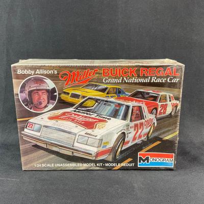 -192- 1:24 SCALE | Bobby Allison’s Miller Buick Regal Model Kit | Sealed