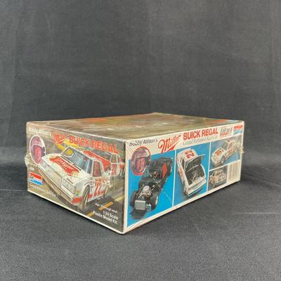 -192- 1:24 SCALE | Bobby Allison’s Miller Buick Regal Model Kit | Sealed