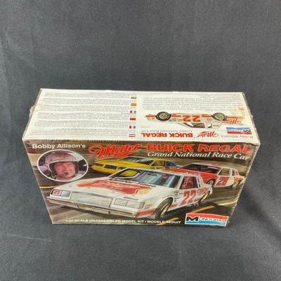 -192- 1:24 SCALE | Bobby Allison’s Miller Buick Regal Model Kit | Sealed