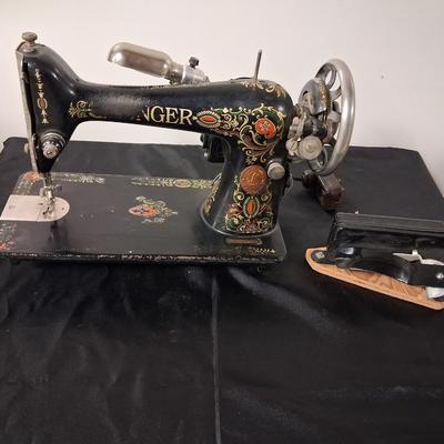 ELECTRIC SINGER SEWING MACHINE