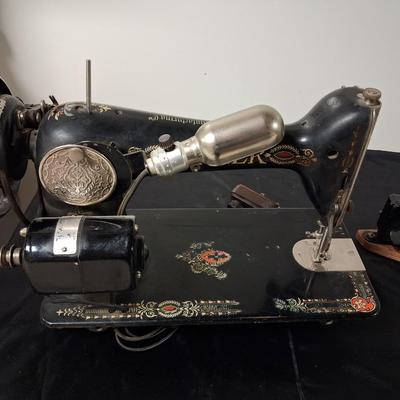 ELECTRIC SINGER SEWING MACHINE