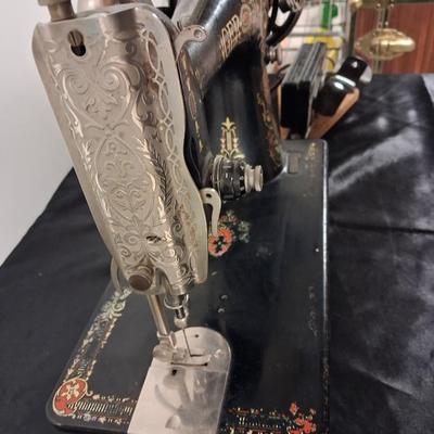 ELECTRIC SINGER SEWING MACHINE