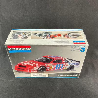 -194- 1:24 SCALE | #10 Purolator Lumina Model Kit | Sealed