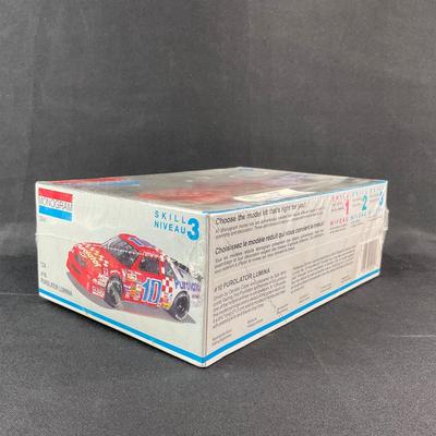 -194- 1:24 SCALE | #10 Purolator Lumina Model Kit | Sealed