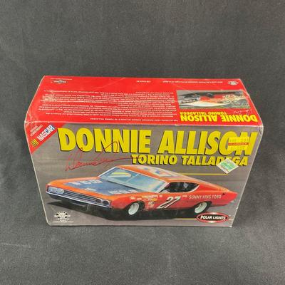 -196- 1:25 SCALE | Donnie Allison Torino Talladega Model Kit | Sealed