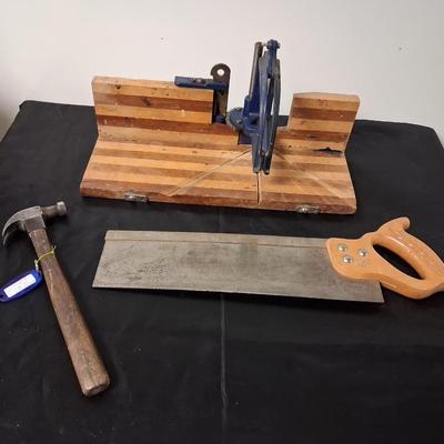 WOOD FRAME MITER BOX AND SAW