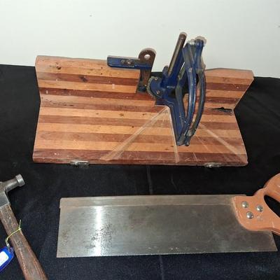 WOOD FRAME MITER BOX AND SAW