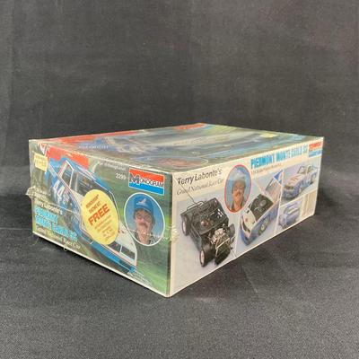-202- 1:24 SCALE | Terry Lobonte’s Piedmont Monte Carlo SS Model Kit | Sealed