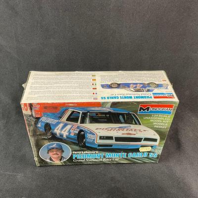 -202- 1:24 SCALE | Terry Lobonte’s Piedmont Monte Carlo SS Model Kit | Sealed