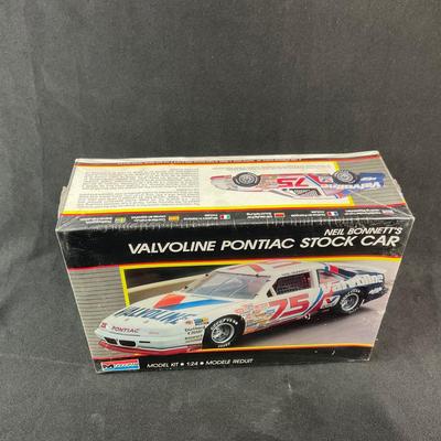 -203- 1:24 SCALE | Neil Bonnett’s Valvoline Pontiac Stock Car Model Kit | Sealed