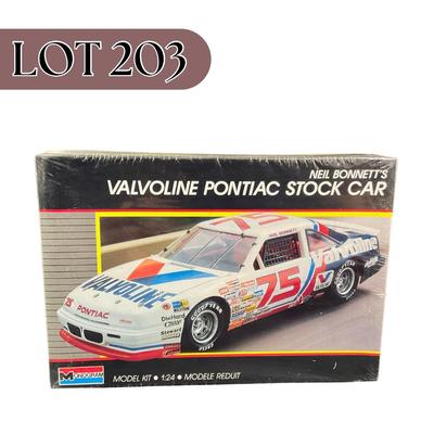 -203- 1:24 SCALE | Neil Bonnett’s Valvoline Pontiac Stock Car Model Kit | Sealed