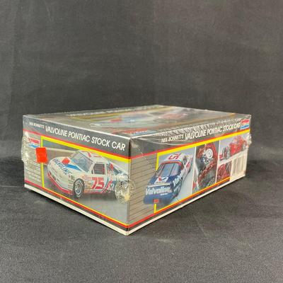 -203- 1:24 SCALE | Neil Bonnett’s Valvoline Pontiac Stock Car Model Kit | Sealed