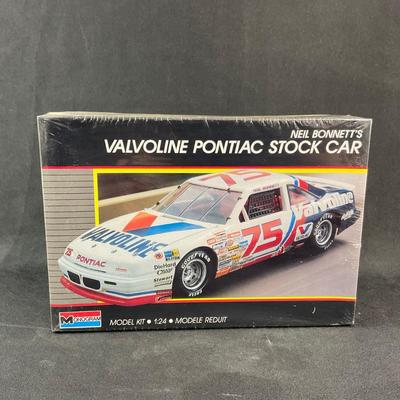 -203- 1:24 SCALE | Neil Bonnett’s Valvoline Pontiac Stock Car Model Kit | Sealed