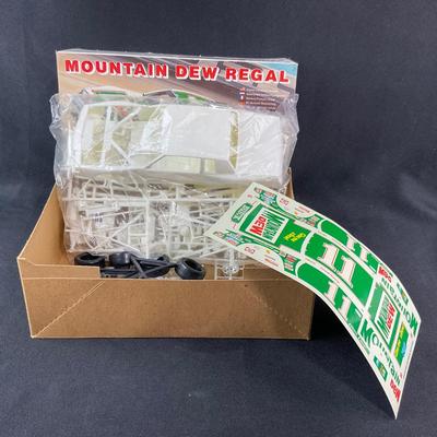 -204- 1:24 SCALE | Mountain Dew Regal Model Kit | Opened