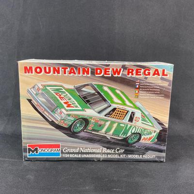-204- 1:24 SCALE | Mountain Dew Regal Model Kit | Opened