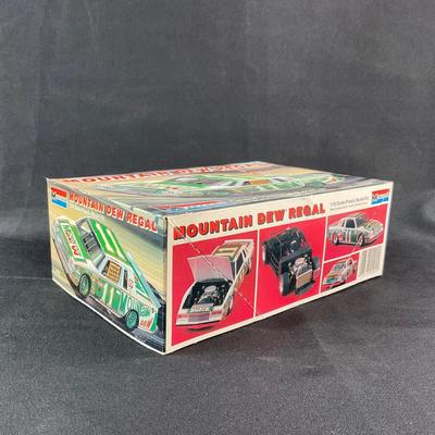-204- 1:24 SCALE | Mountain Dew Regal Model Kit | Opened