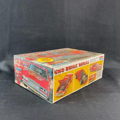 -210- 1:24 SCALE | Uno Buick Regal Model Kit | Sealed