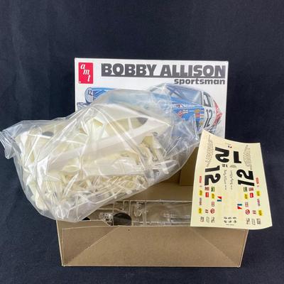 -211- 1:25 SCALE | Bobby Allison’s Sportsman Model Kit | Opened