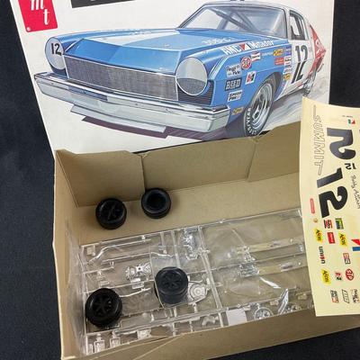 -211- 1:25 SCALE | Bobby Allison’s Sportsman Model Kit | Opened
