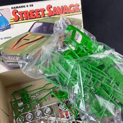 -221- 1:25 SCALE | Camaro Z-28 Street Savage Model Kit | Opened