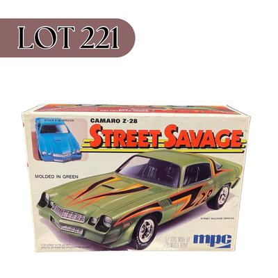 -221- 1:25 SCALE | Camaro Z-28 Street Savage Model Kit | Opened
