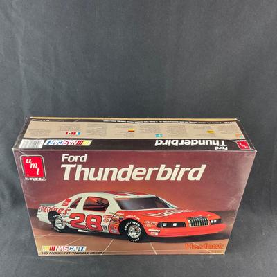 -222- 1:16 SCALE | Ford Thunderbird Hardee’s Model Kit | Opened
