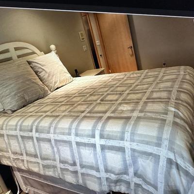 Lexington queen sizeBedroom set