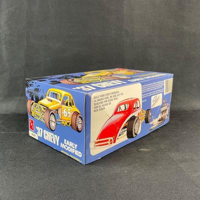 -226- 1:25 SCALE | ‘37 Chevy Early Modified Model Kit | Opened